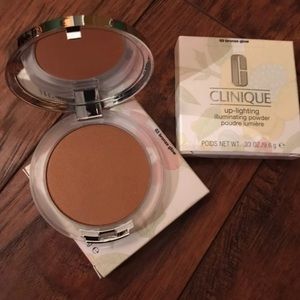 🆕✨Clinique Bronze Glow 03  Illuminating Powder✨